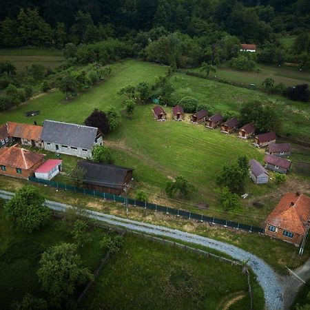Отель Casutele Din Grosi Grosi  Экстерьер фото