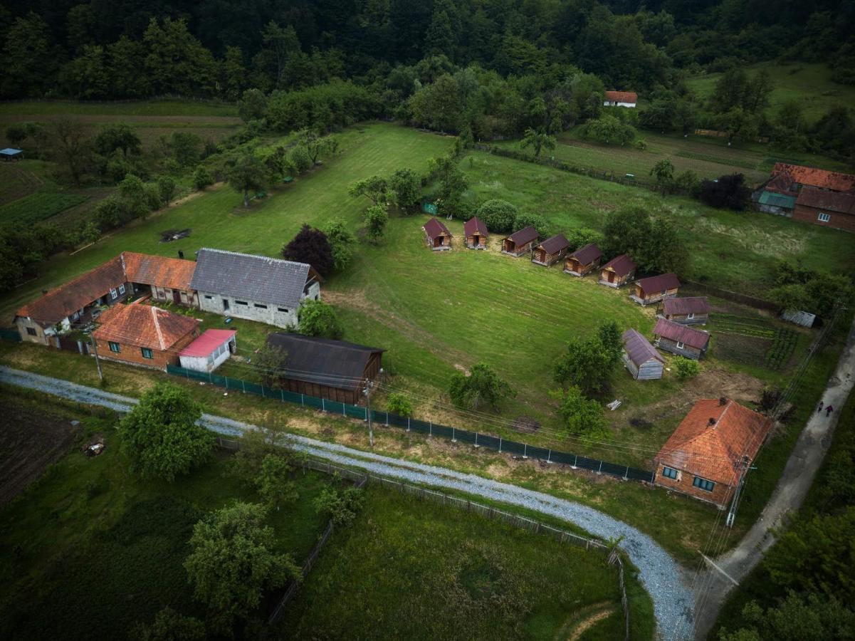 Отель Casutele Din Grosi Grosi  Экстерьер фото